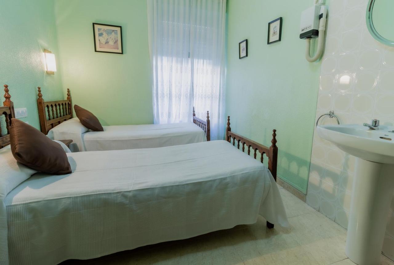 Pension Virginia By Vivere Stays Salamanca Bagian luar foto