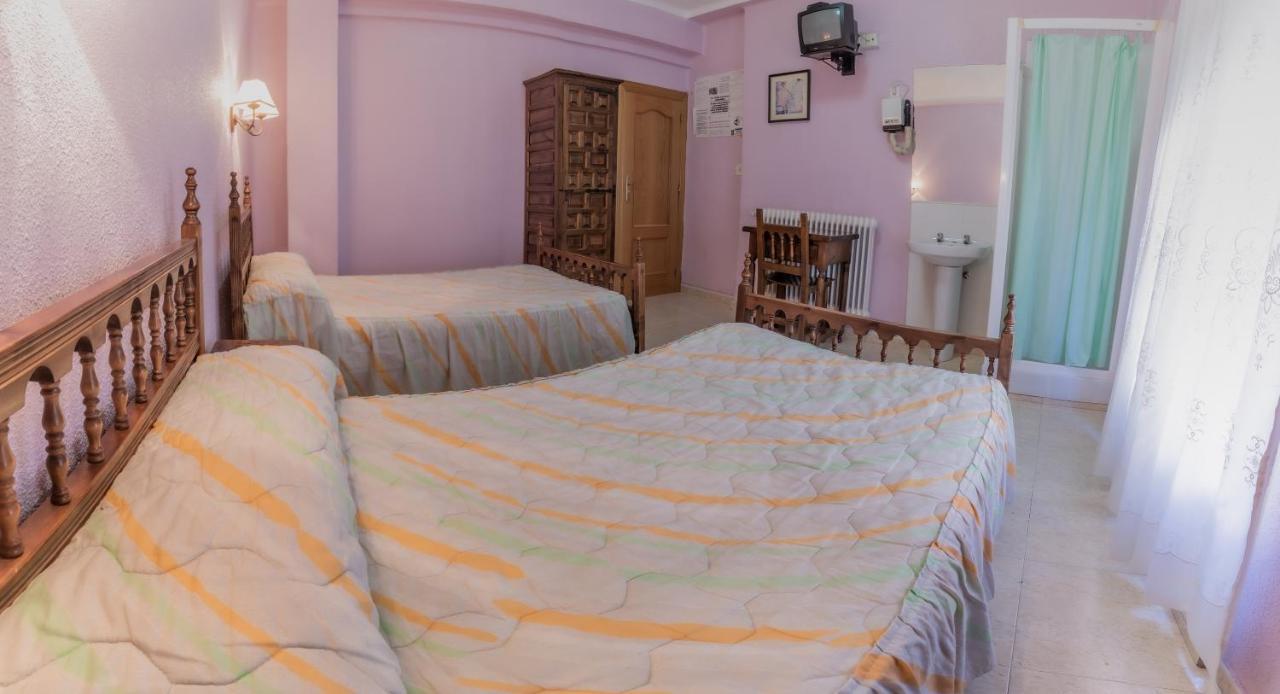 Pension Virginia By Vivere Stays Salamanca Bagian luar foto