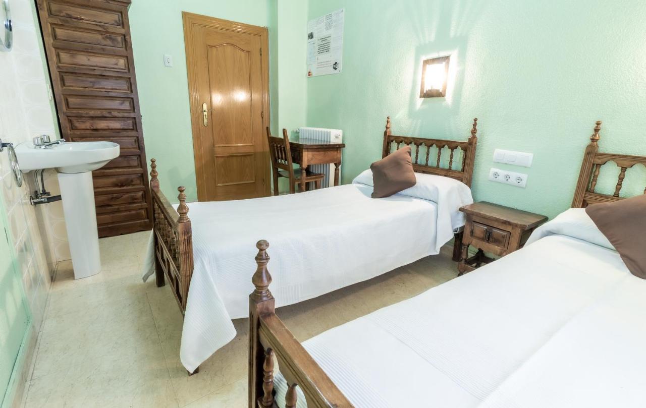 Pension Virginia By Vivere Stays Salamanca Bagian luar foto