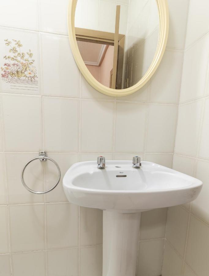 Pension Virginia By Vivere Stays Salamanca Bagian luar foto
